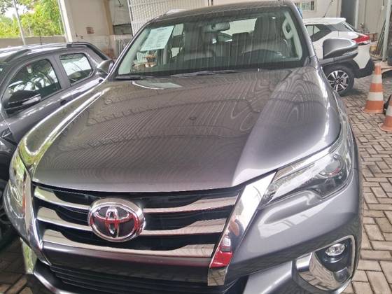 TOYOTA HILUX SW4 2.8 SRX 4X4 7 LUGARES 16V TURBO INTERCOOLER DIESEL 4P AUTOMÁTICO